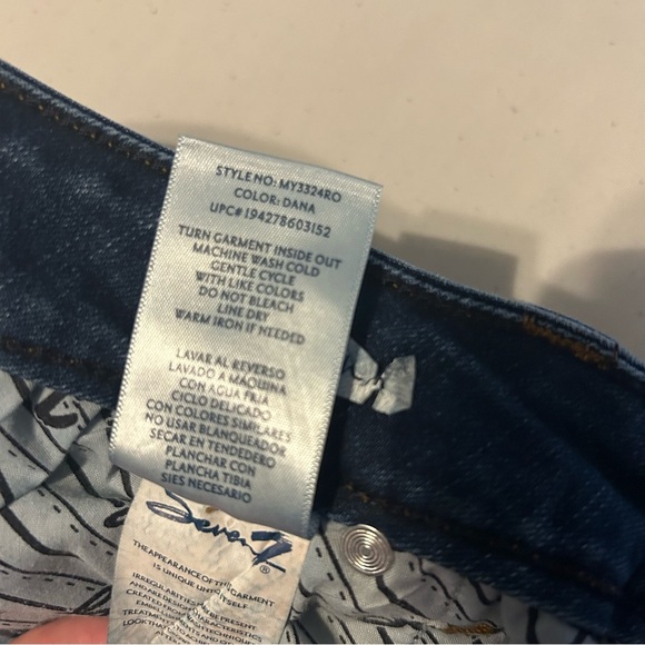 Seven7 Plus Size 16 Weekend Shorts Dark Wash Denim Mid Rise Stretch Jean Shorts - Picture 6 of 7